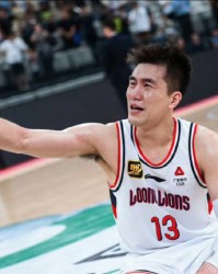 缺席广州NBA季前赛！郭艾伦宣称专心康复却上综艺踢球，球迷：退役吧