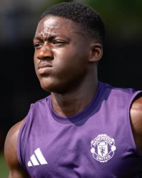 v体育-暗示得不到阿莫林认可？梅努回应网友对社媒的猜测：夸大其词