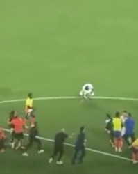 v站体育-美洲杯半决赛后 哥乌球员球迷爆发冲突怪苏亚雷斯