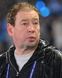 v站-阿马杜炮轰斯卢茨基：关系破裂互相不说话！想踢球就必须离开申花