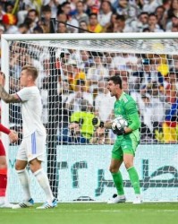 v站-9次扑救拯救皇马！库尔图瓦是14冠之夜最亮的星